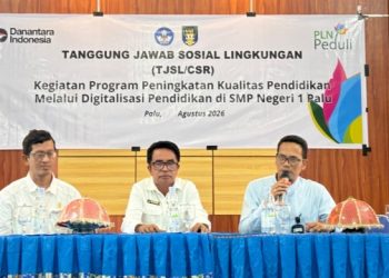 Program Tanggung Jawab Sosial dan Lingkungan (TJSL) bertajuk “Program Peningkatan Kualitas Pendidikan melalui Digitalisasi Pendidikan” di SMP Negeri 1 Palu. (foto: Humas PLN)