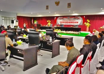 Plt Bupati Sampaikan Realisasi APBD 2025 di Paripurna DPRD Sitaro