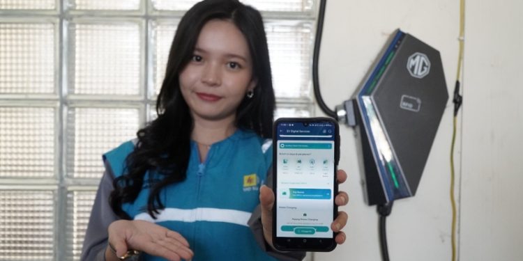Home Charging Services Ultima kini dapat diakses dengan mudah dan cepat langsung melalui aplikasi PLN Mobile. (foto: Humas PLN)