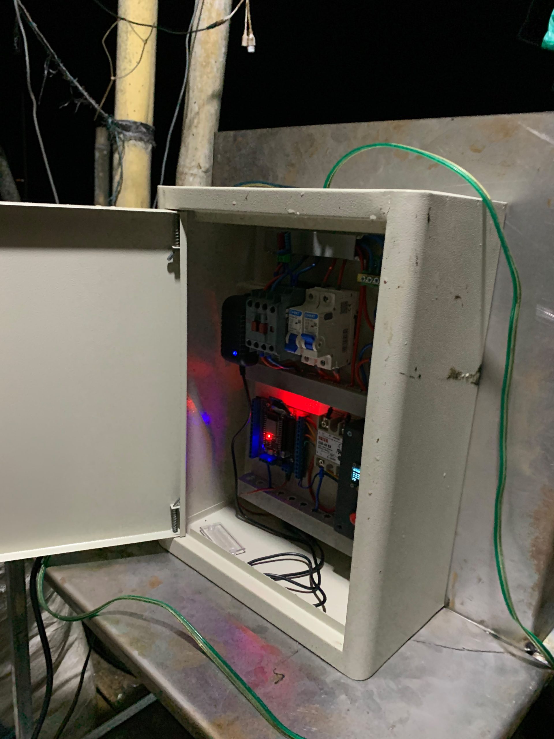 Alat Rancang Bangun dan Analisis Efektivitas Sistem Pakan Ikan Mujair Otomatis Berbasis IoT. (Foto : istimewa)