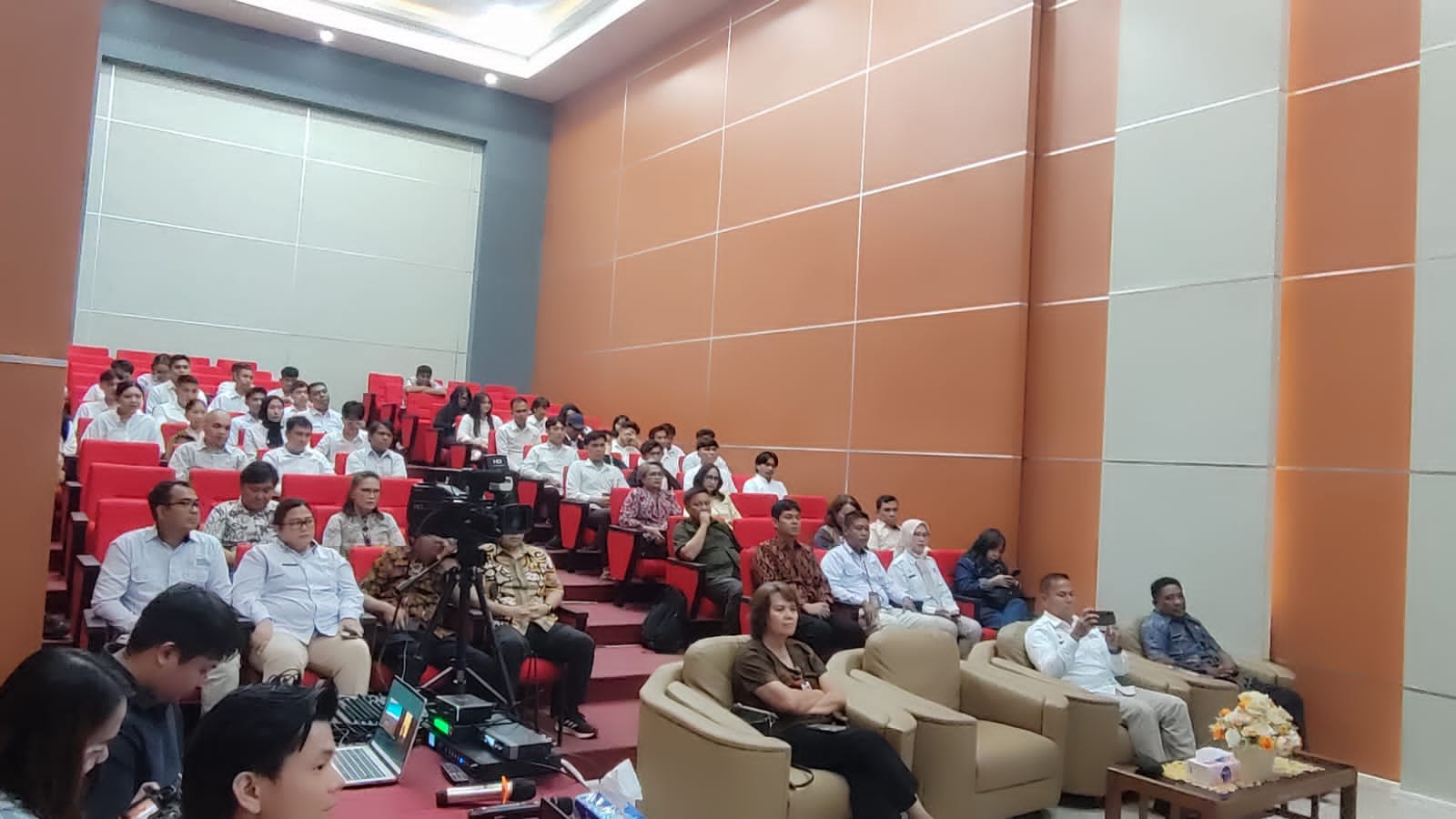 Peserta peningkatan kapasitas bagi Calon Pekerja Migran Indonesia (CPMI) dan Pekerja Migran Indonesia (PMI) Tahun 2026. (foto : Meikel/Barta).