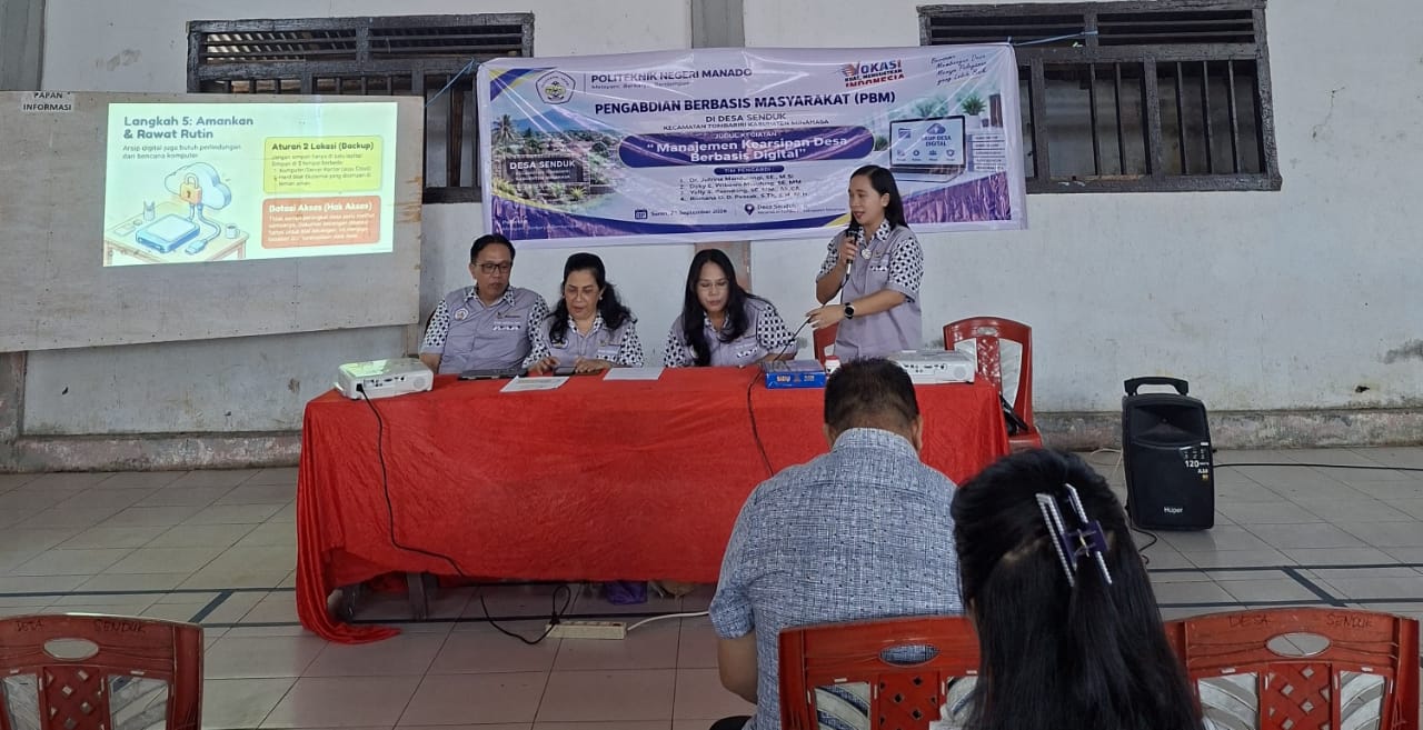 Dosen Romana O. D. Pessak, S.Th., S.H., M.H saat mempresentasikan materinya. (foto : istimewa)