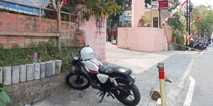Parkiran Polimdo Tuai Sorotan, Satpam Diduga Pilih Kasih