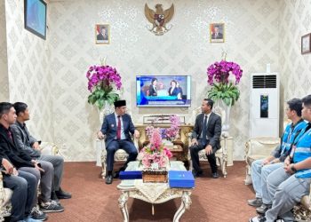 Manajemen PLN Tahuna menemui kepala daerah dalam rangkaian Hari Pelanggan Nasional 2026. (foto: Humas PLN)