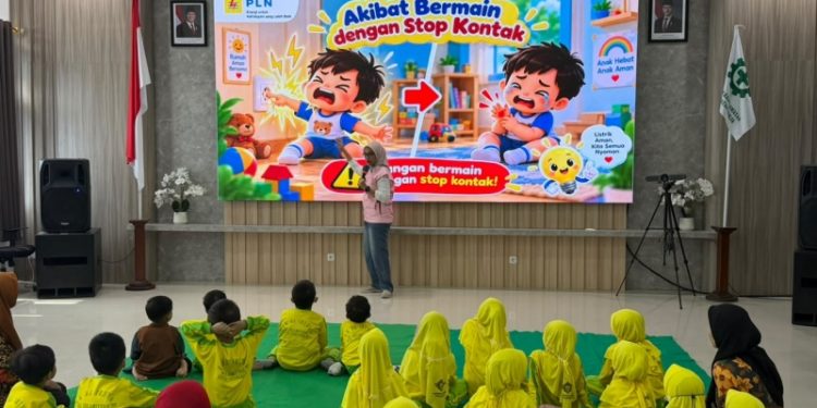 PLN ikut mengalirkan edukasi terkait kelistrikan pada anak usia dini. (foto: Humas PLN)