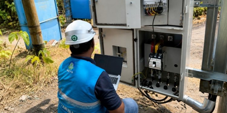 PLN melakukan penyambungan listrik baru berdaya 82.500 VA di Pulau Siau untuk mendukung operasional PT Gading Murni Perkasa 2. (foto: Humas PLN)