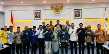 PLN membangun kolaborasi strategis lokasi Program Listrik Desa atau Lisdes di Ruang Rapat Kantor Gubernur Sulteng. (foto: Humas PLN)