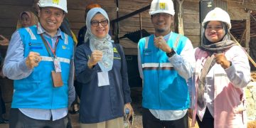 Pelaksanaan program program Bantuan Pasang Baru Listrik di Kota Palu. (foto: Humas PLN)