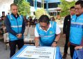 Penandatanganan prasasti peresmian Gedung PDKB Bogani. (foto: Humas PLN)