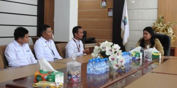 Pertemuan Manager PLN UP3 Tahuna Eko Yuwono dan Wakil Bupati Kepulauan Talaud Anisya Gretsya Bambungan. (foto: Humas PLN)