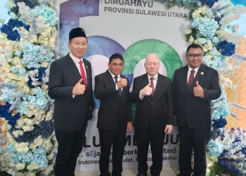 Momen Kebersamaan Plt Bupati dan Tokoh-Tokoh Sitaro Berbaur di Paripurna HUT Provinsi
