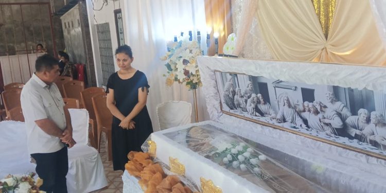 Melayat ke Rumah Duka Pitres Sombowadile, Makainas: Kita Kehilangan Budayawan Nusa Utara