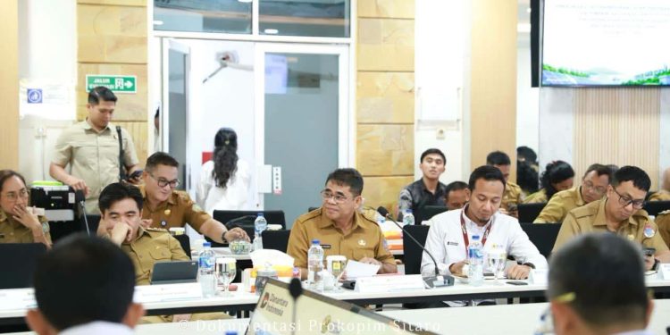 Plt Bupati Sitaro dan Kepedulian Listrik Perdesaan