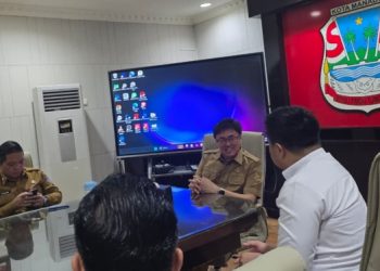 Suasana diskusi manajemen PLN Manado dan Walikota Andrei Angouw. (foto: Humas PLN)