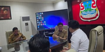 Suasana diskusi manajemen PLN Manado dan Walikota Andrei Angouw. (foto: Humas PLN)