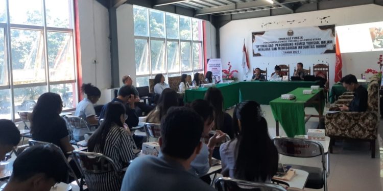 Forum edukasi publik yang dilaksanakan Komisi Yudisial Penghubung Sulut di Kampus UKIT Kota Tomohon Selasa 15 september 2026. (foto: KY Sulut)
