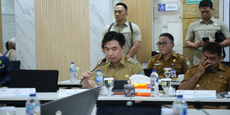 Foto: Bupati Sangihe Michael Thungari mendesak percepatan elektrifikasi pulau terluar tanpa menunggu target 2029. (Dok. Istimewa)