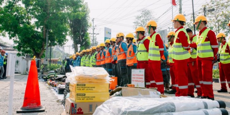 Apel Gelar Peralatan dan Pasukan yang dilaksanakan serentak di seluruh ULP dalam wilayah kerja PLN UP3 Gorontalo. (foto: Humas PLN)