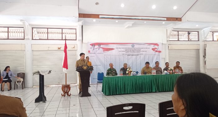 Foto: Bupati Kepulauan Sangihe memberi arahan dalam deklarasi damai pemilihan Kapitalaung serentak. (Dok. Istimewa)