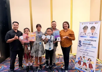 Foto: Siswa Sangihe mengikuti Olimpiade Gasing Nasional 2026 di Ternate, membawa semangat belajar dan budaya lokal. (Dok. Istimewa)