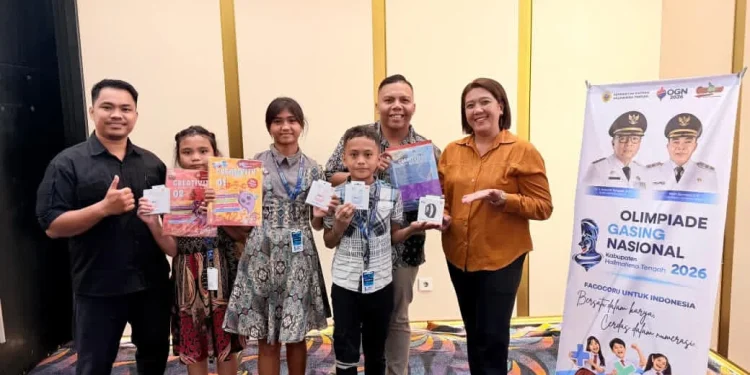 Foto: Siswa Sangihe mengikuti Olimpiade Gasing Nasional 2026 di Ternate, membawa semangat belajar dan budaya lokal. (Dok. Istimewa)