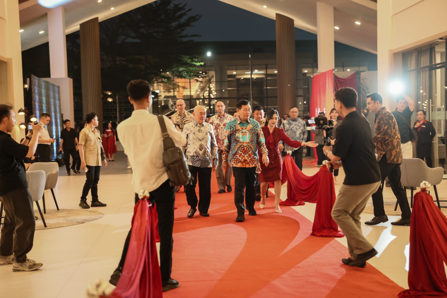 Wakil Gubernur Sulut, Victor Mailangkay hadir dalam Grand Opening Courtyard by Marriott Manado. (foto : istimewa)