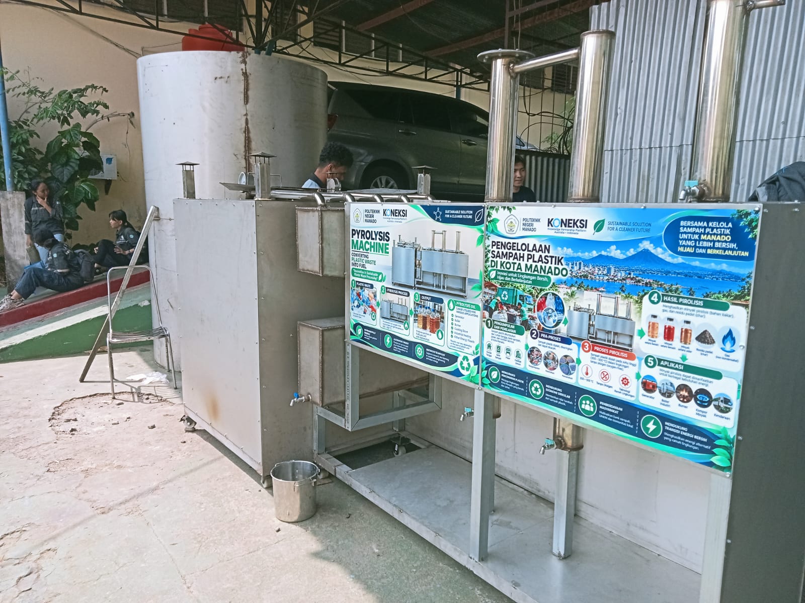 Pyrolysis Machine karya peneliti Wanda Sanni Slat dan kawan - kawan . (foto : Meikel/Barta)