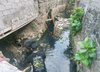 Sambut Sumpah Pemuda, KPAB Chiroptera Gelar Aksi Bersih Sungai di Bailang