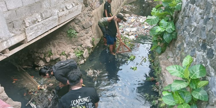 Sambut Sumpah Pemuda, KPAB Chiroptera Gelar Aksi Bersih Sungai di Bailang