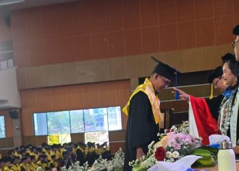 Direktur Polimdo Maryke Alelo Tekankan Pentingnya Personal Branding kepada 814 Wisudawan