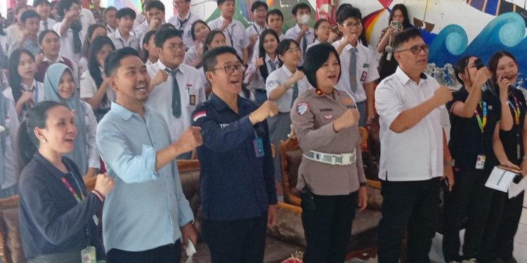 Euforia peserta, tamu dan pelaksana Maxim Quiz di Aula SMA Negeri 9 Manado. (Foto: Barta1)