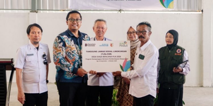 Kolaborasi antara PLN dan sejumlah pihak melayani masyarakat di Kabupaten Sigi Sulawesi Tengah. (foto: Humas PLN)