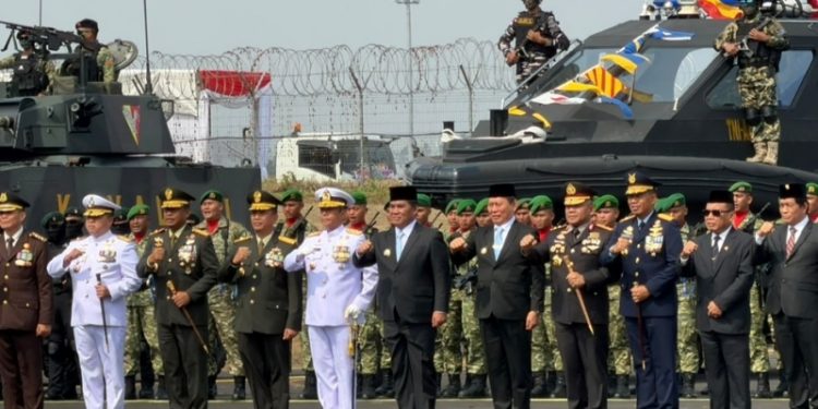 PLN menjaga suplai listrik tetap stabil saat Upacara Peringatan Hari Ulang Tahun ke-81 TNI. (foto: Humas PLN)