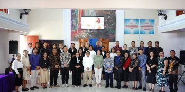 Plt Bupati Sitaro Jalin Kebersamaan dengan Ketua DPRD dan Pejabat Lainnya saat Ibadah di GMIST Ekklesia Kapeta