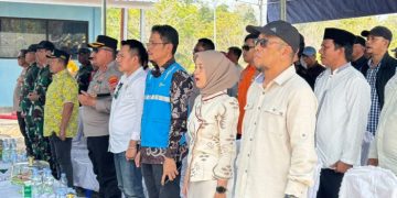 Suasana peresmian peresmian gedung baru PLTD Ulunambo sekaligus pengoperasian sistem kelistrikan selama 24 jam penuh. (foto: Humas PLN)