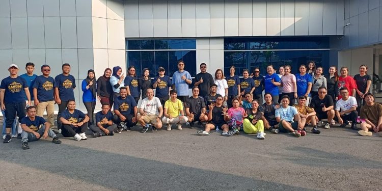 Foto: Kantor Pertanahan Kabupaten Kepulauan Sangihe bersama BRI Cabang Tahuna menggelar senam zumba bersama untuk menjaga kebugaran dan mempererat sinergi antarlembaga, Jumat (23/10/2026). (Dok. Istimewa)